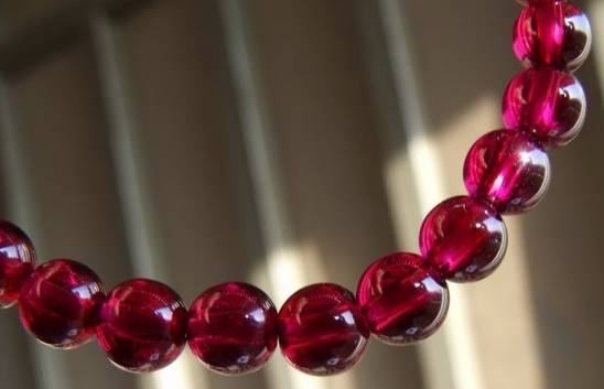 揭秘石榴石價(jià)格背后的秘密 ????