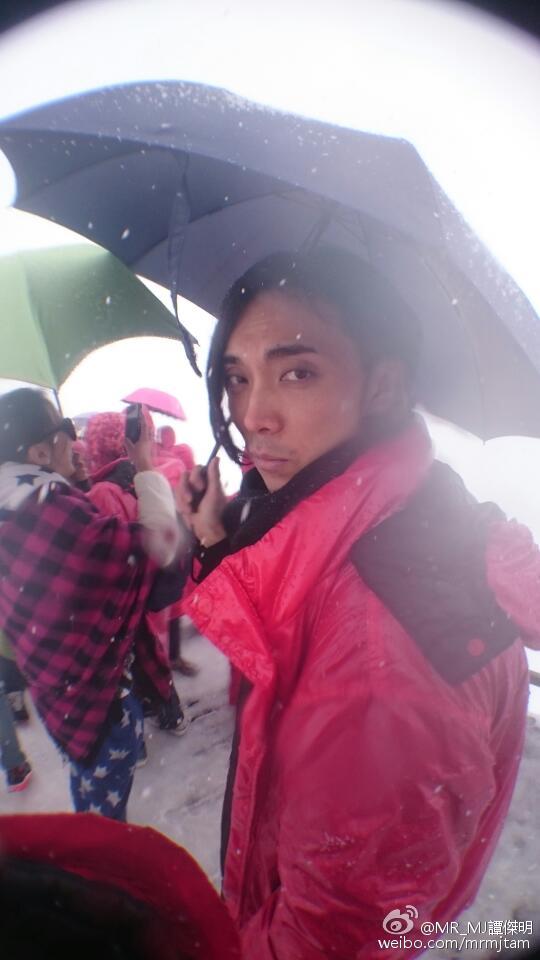 梁姓演員，從無名到舞臺(tái)之星，自信與成就感的蛻變之旅
