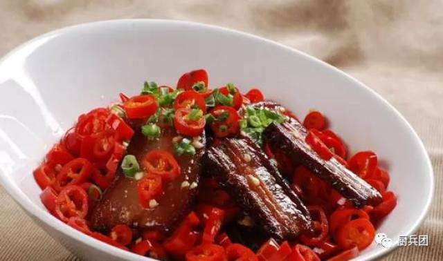熱門(mén)暢銷(xiāo)菜品探秘，小巷美食秘境的誘人魅力