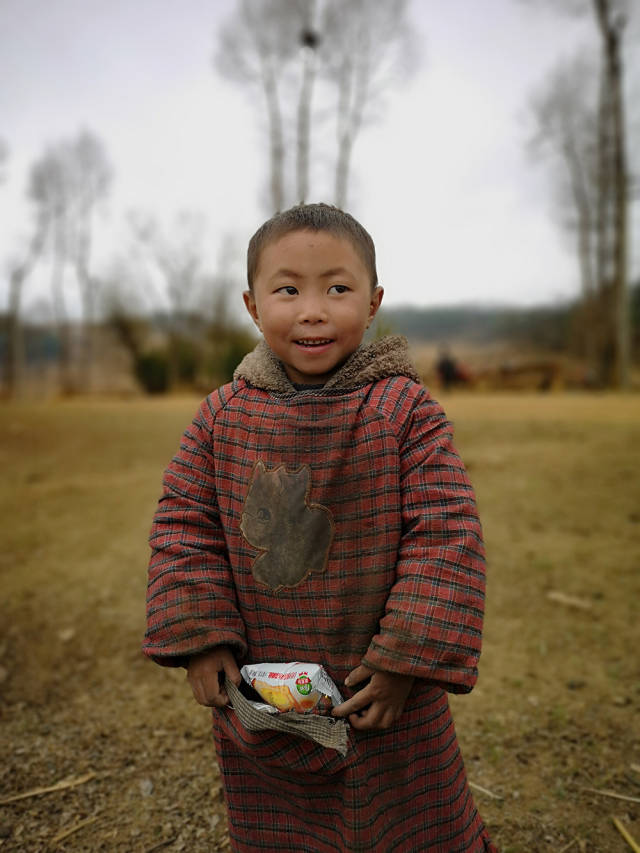 貧困兒童現狀背景與時代地位深度解析