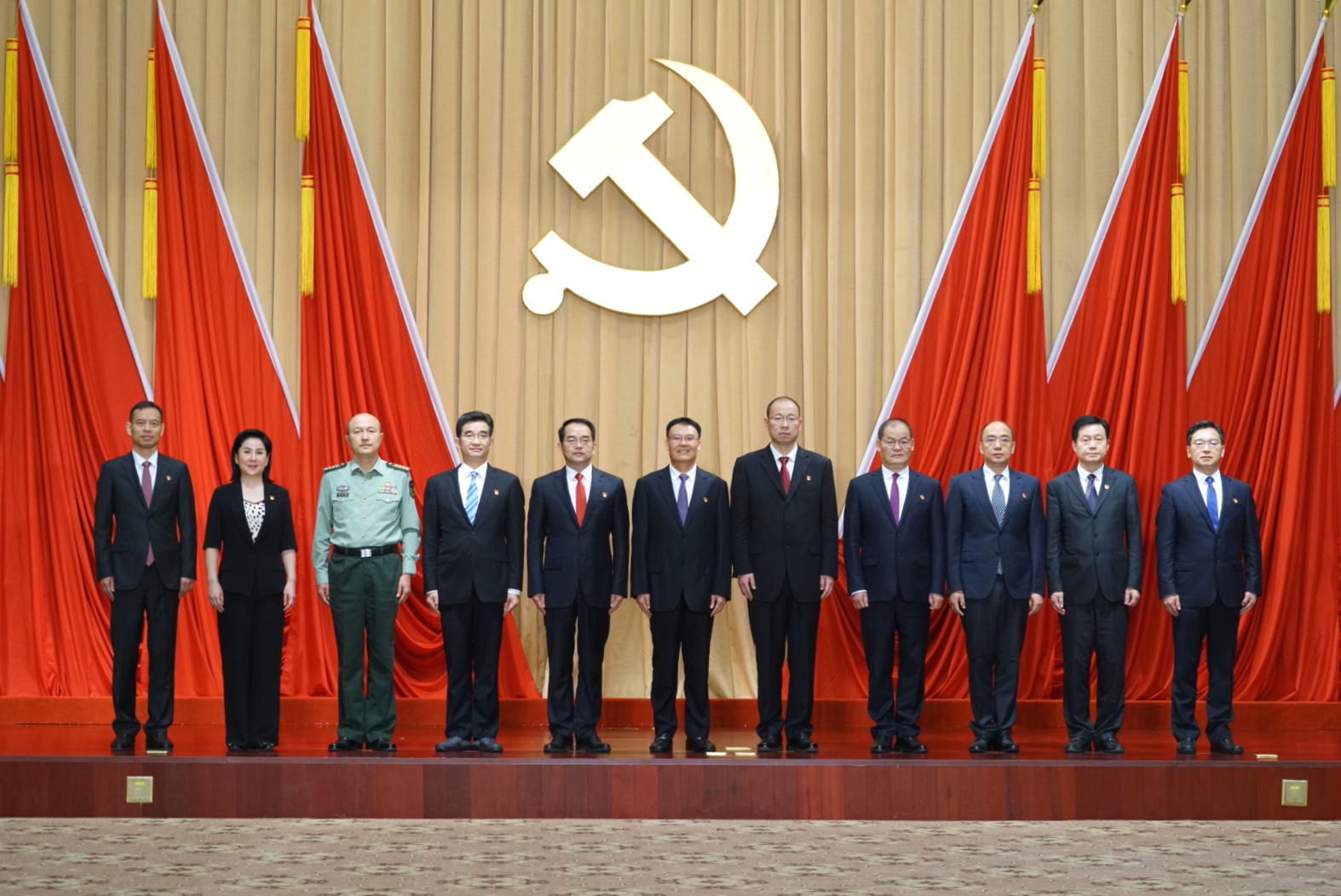 信陽(yáng)市委常委名單最新揭曉，小巷中的獨(dú)特風(fēng)味等你來(lái)探索之旅